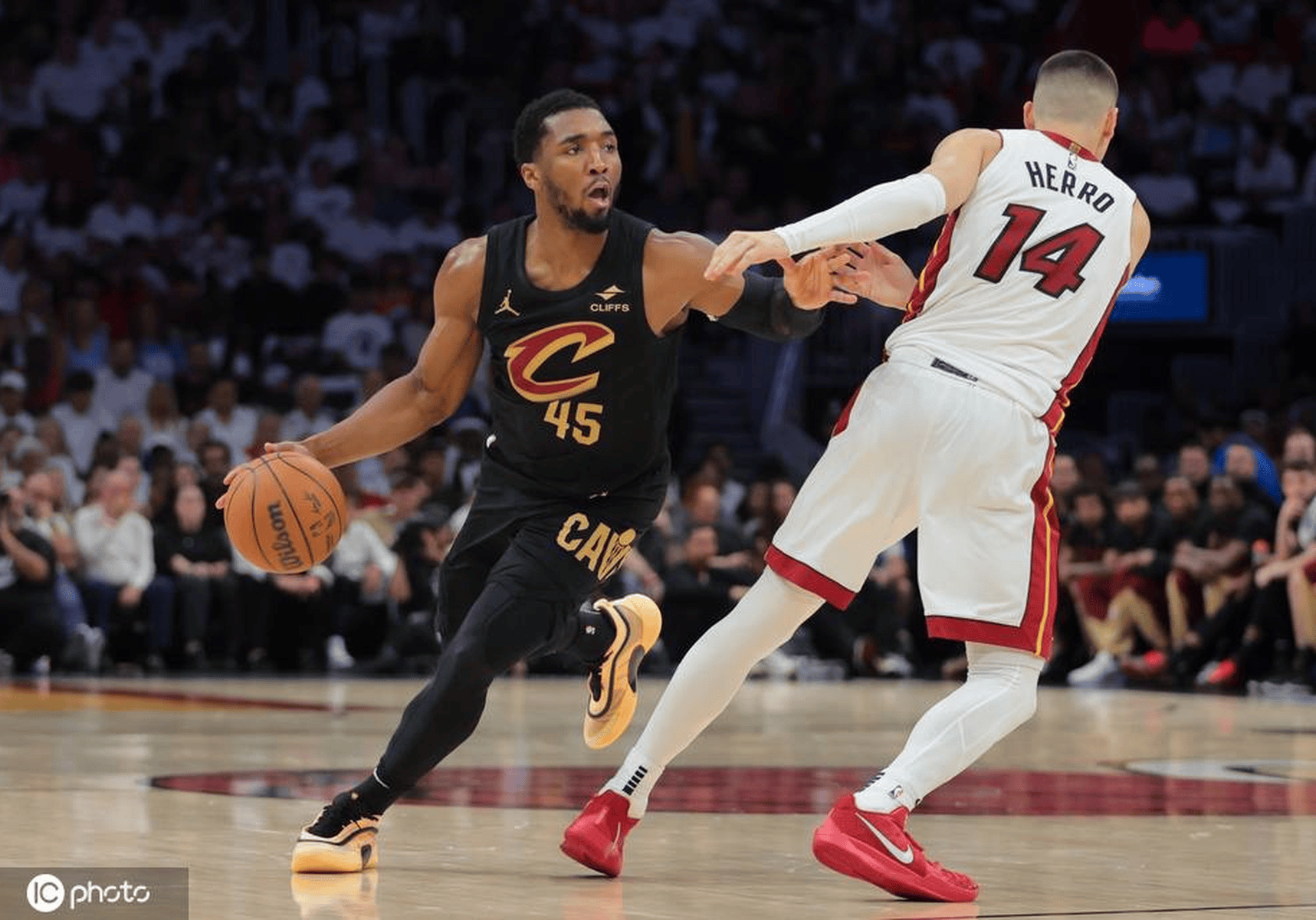 南韩男篮鏖战凯尔特人B队,米切尔高光表现的简单介绍 南韩男篮鏖战凯尔特人B队,米切尔高光表现的简单介绍