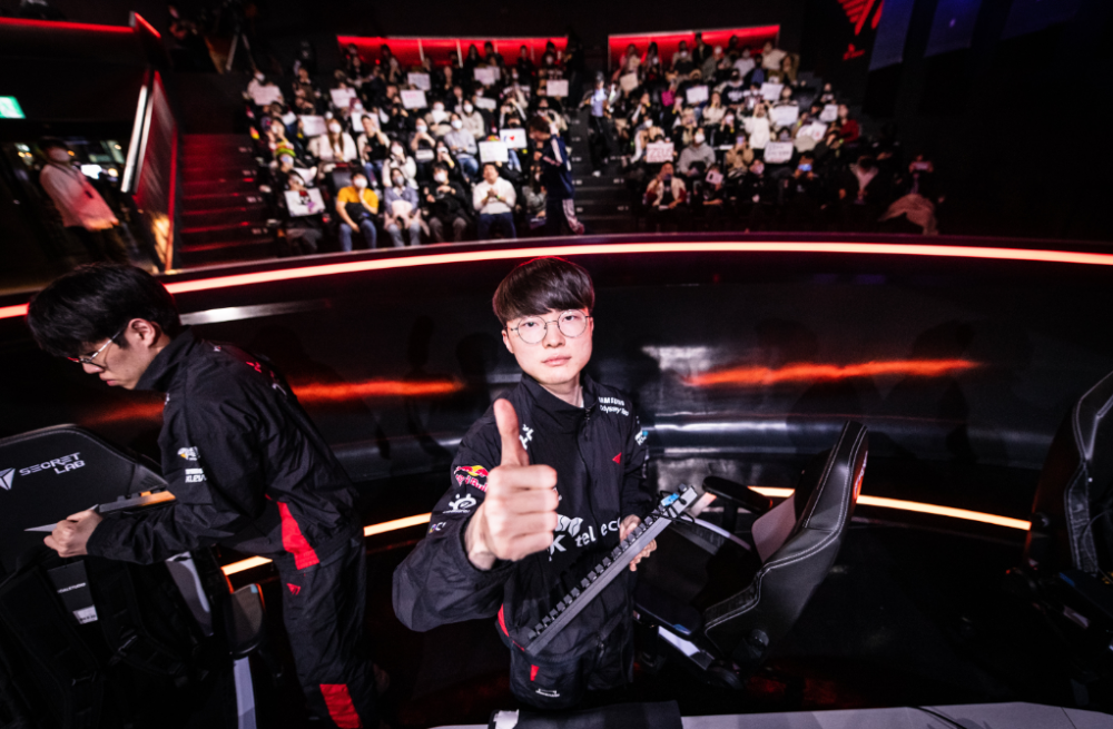 LGD完胜G2,Deft三分雨点燃全场 LGD完胜G2,Deft三分雨点燃全场