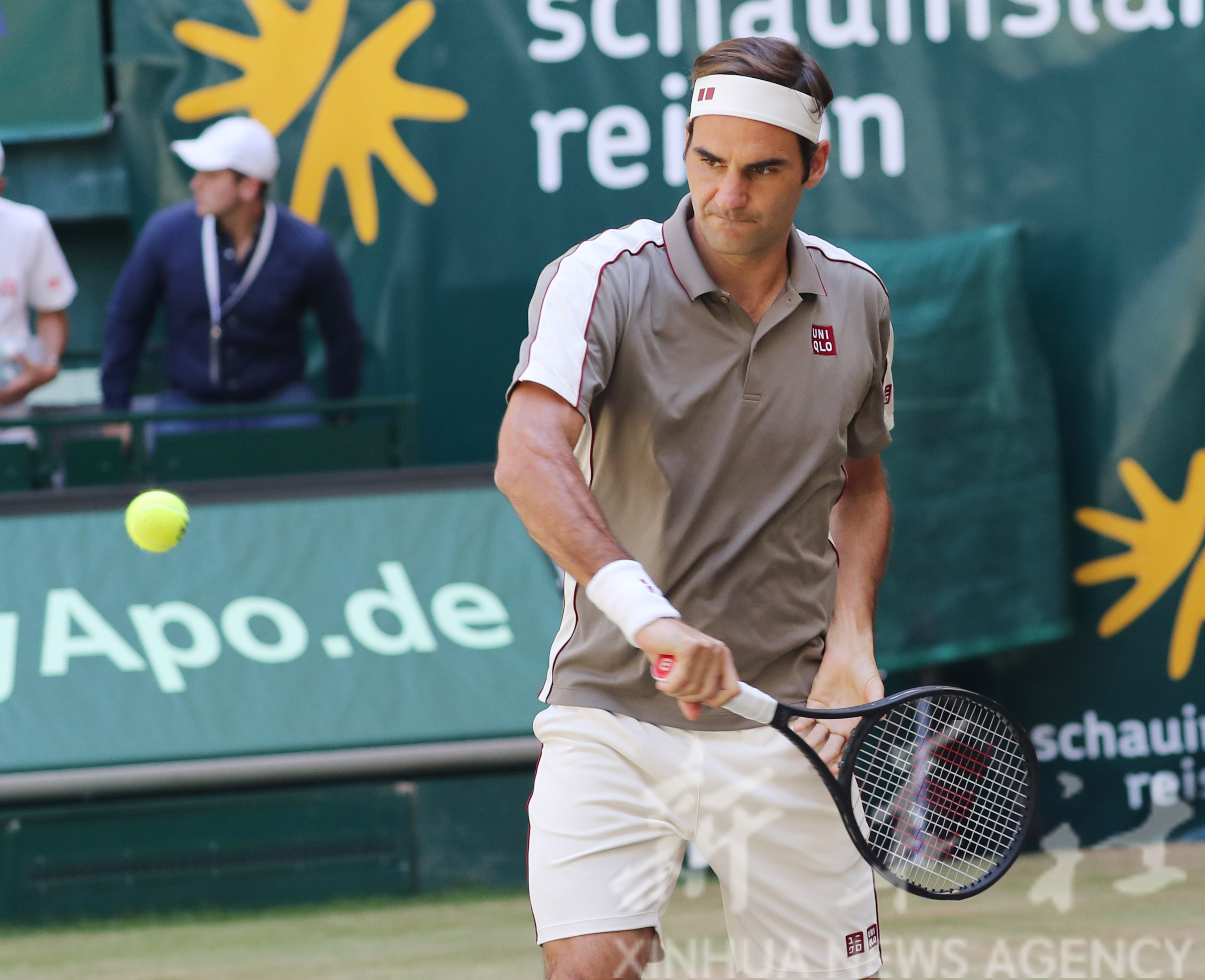 包含德国网球队险胜西班牙网球队，费德勒完成帽子戏法的词条