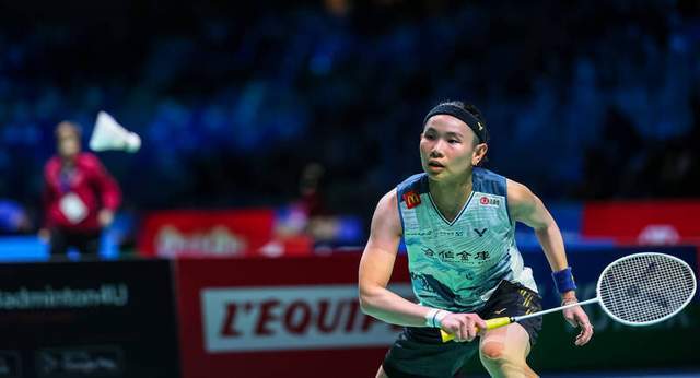 中国羽毛球队轻取法国羽毛球队，辛杜统治全场