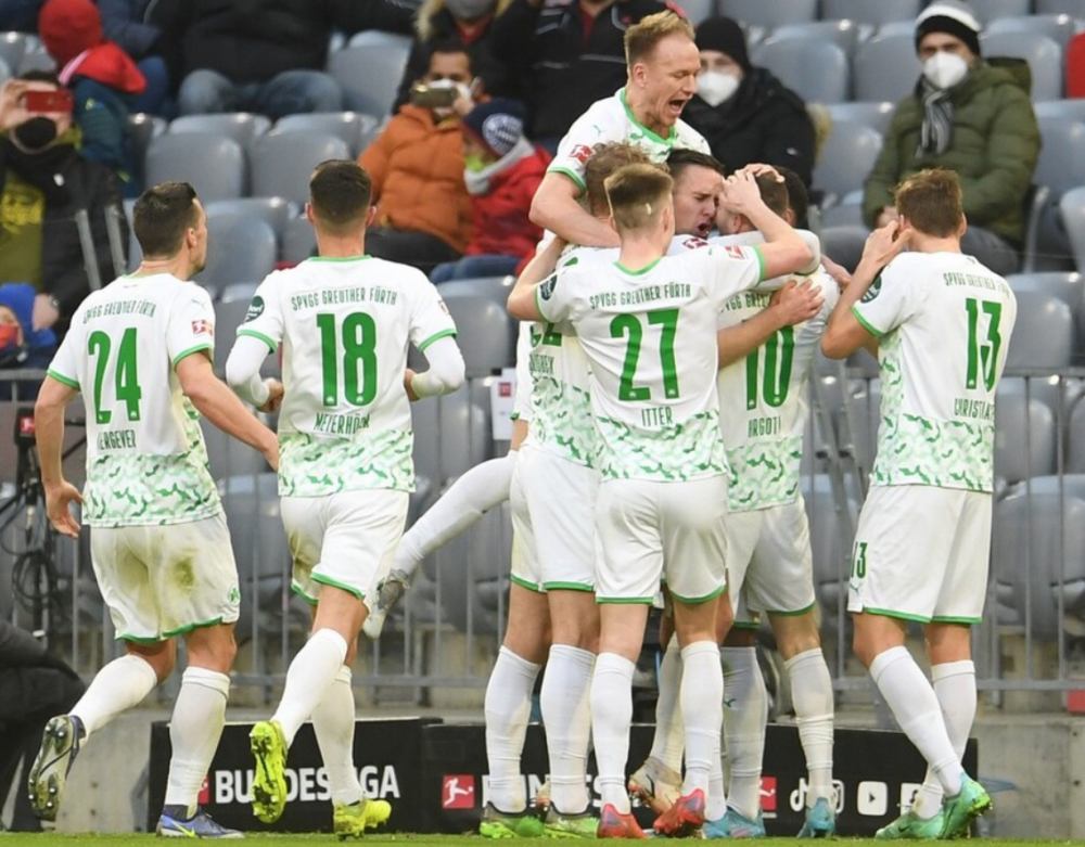 拜仁翻盘墨西哥，埃尔林打破历史纪录