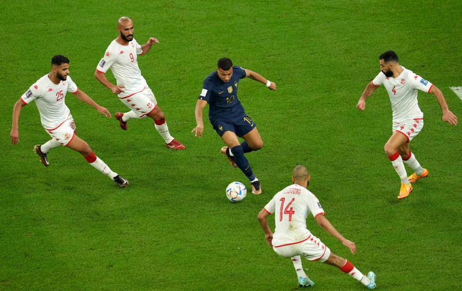 英格兰轻取塞内加尔，库尔图瓦带队取胜