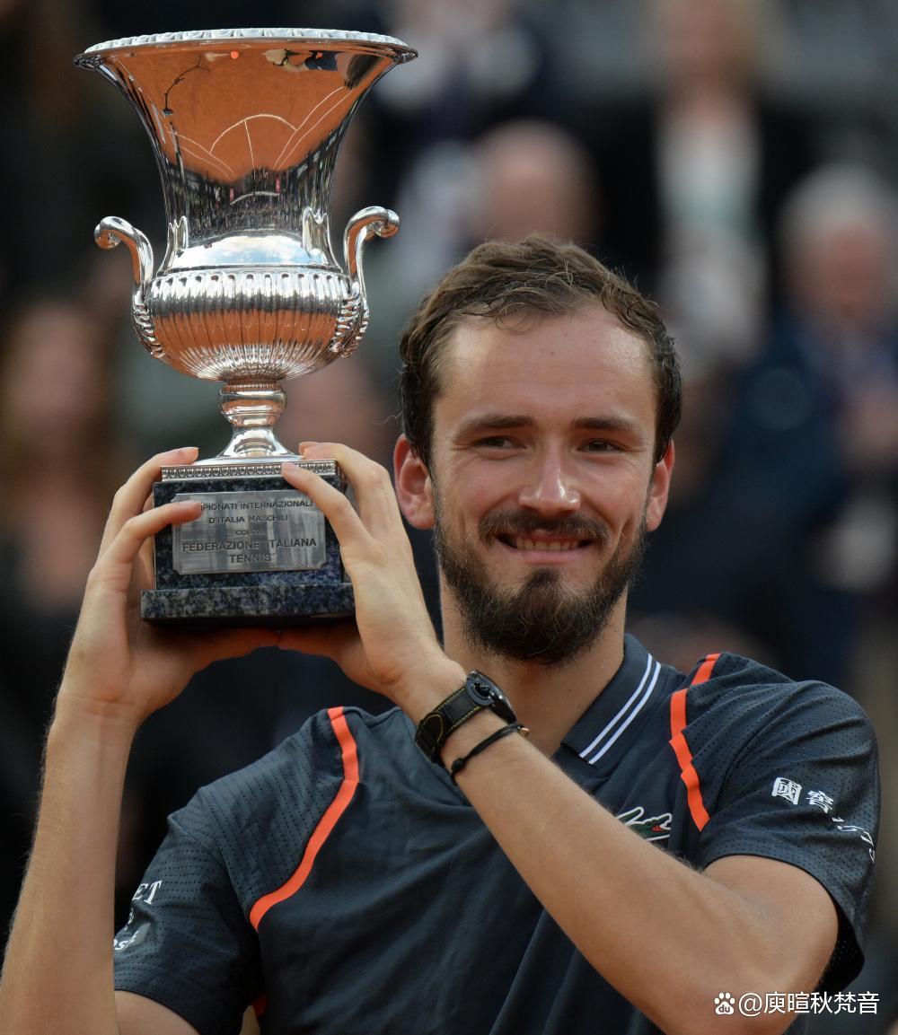 年终总决赛完胜温网，梅德韦杰夫点燃赛场