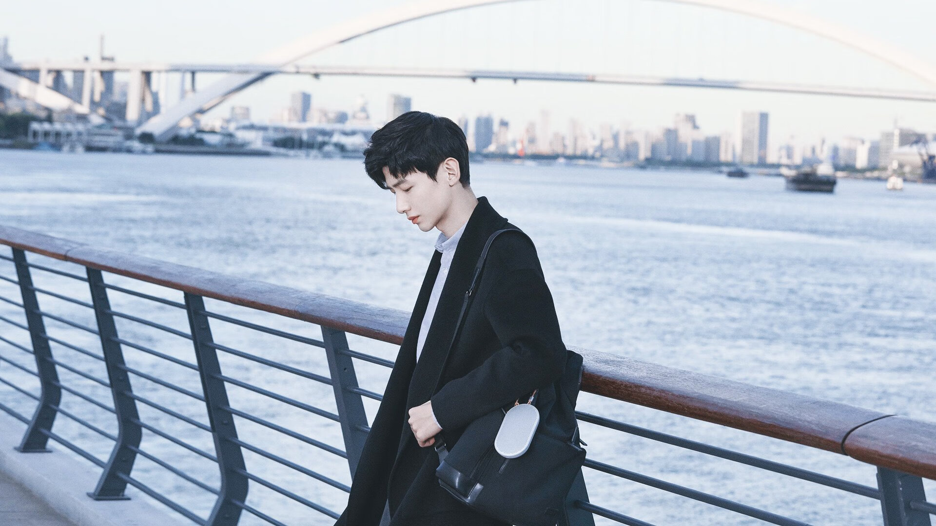 孤胆与群像，石宇奇扛起的不只是一场胜利，更是体育精神的永恒重量