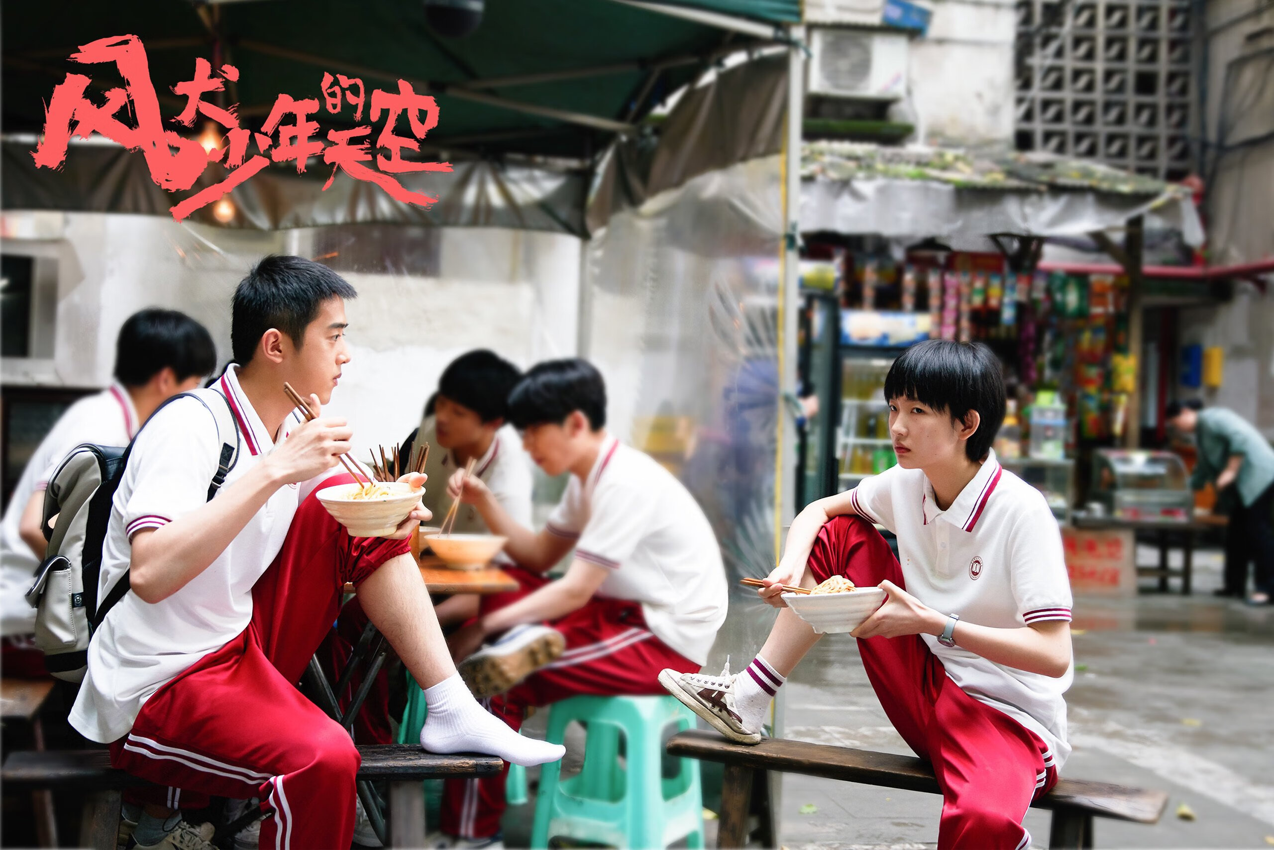 赛道风云,塞恩斯绝对统治下,哈斯车队毫厘之间险胜雷诺