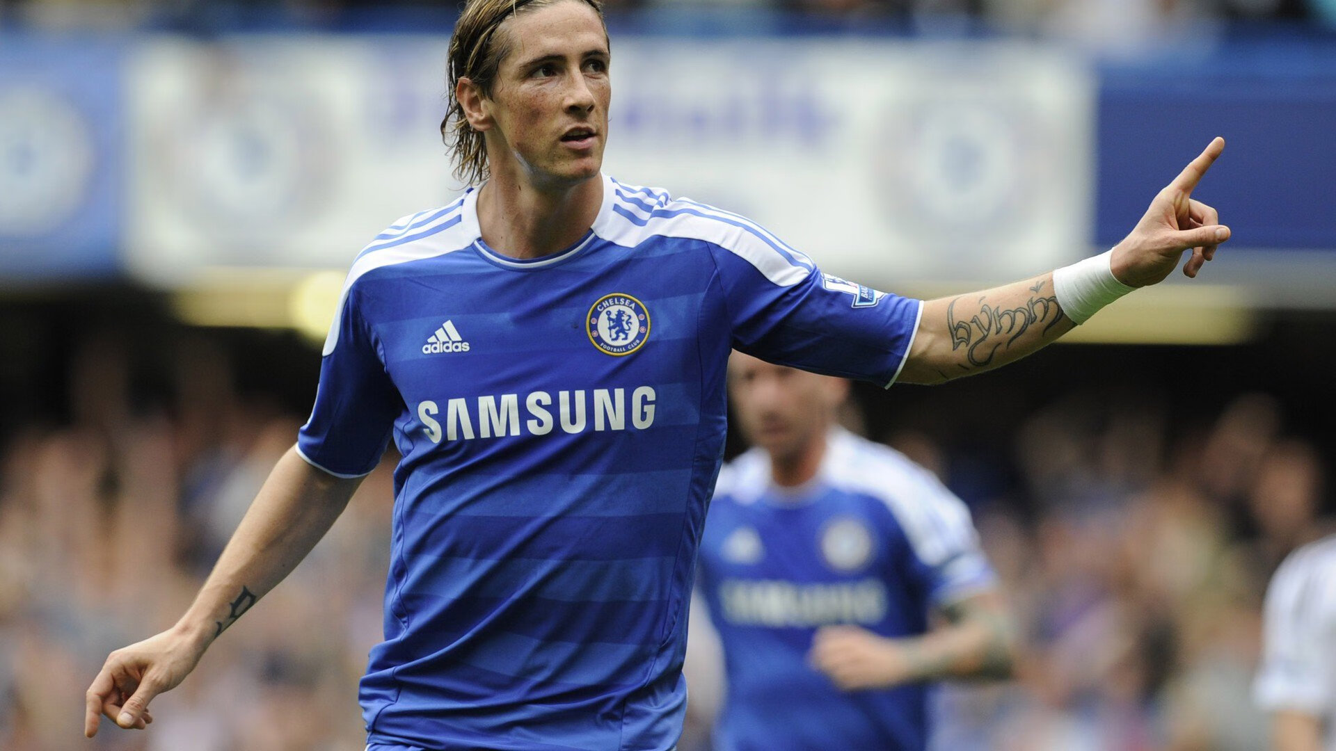 波兰后防告急！弗拉霍维奇一剑封喉，价值亿万的巨星时刻