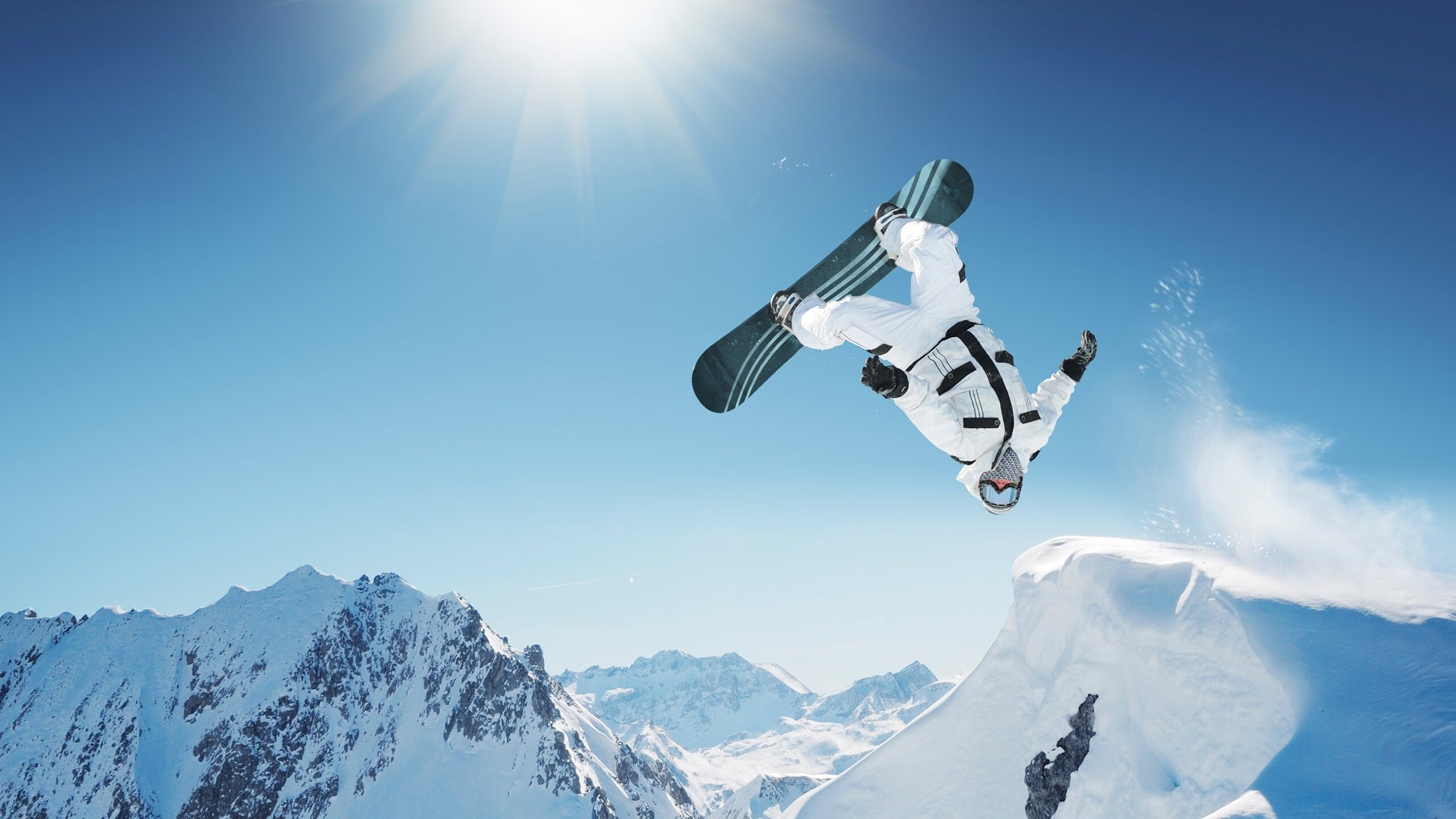 皮克的一脚外交球，当退役球星用游戏打穿两国僵局