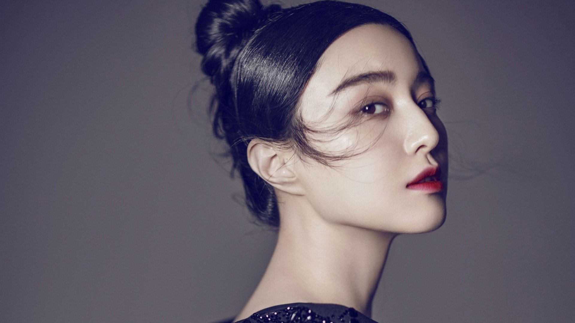 喀麦隆雄狮撕碎安菲尔德，亚洲之光黄喜灿点亮制胜之夜